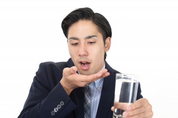 バイアグラを普通の人が飲むとどうなる?硬さや回復への変化について解説